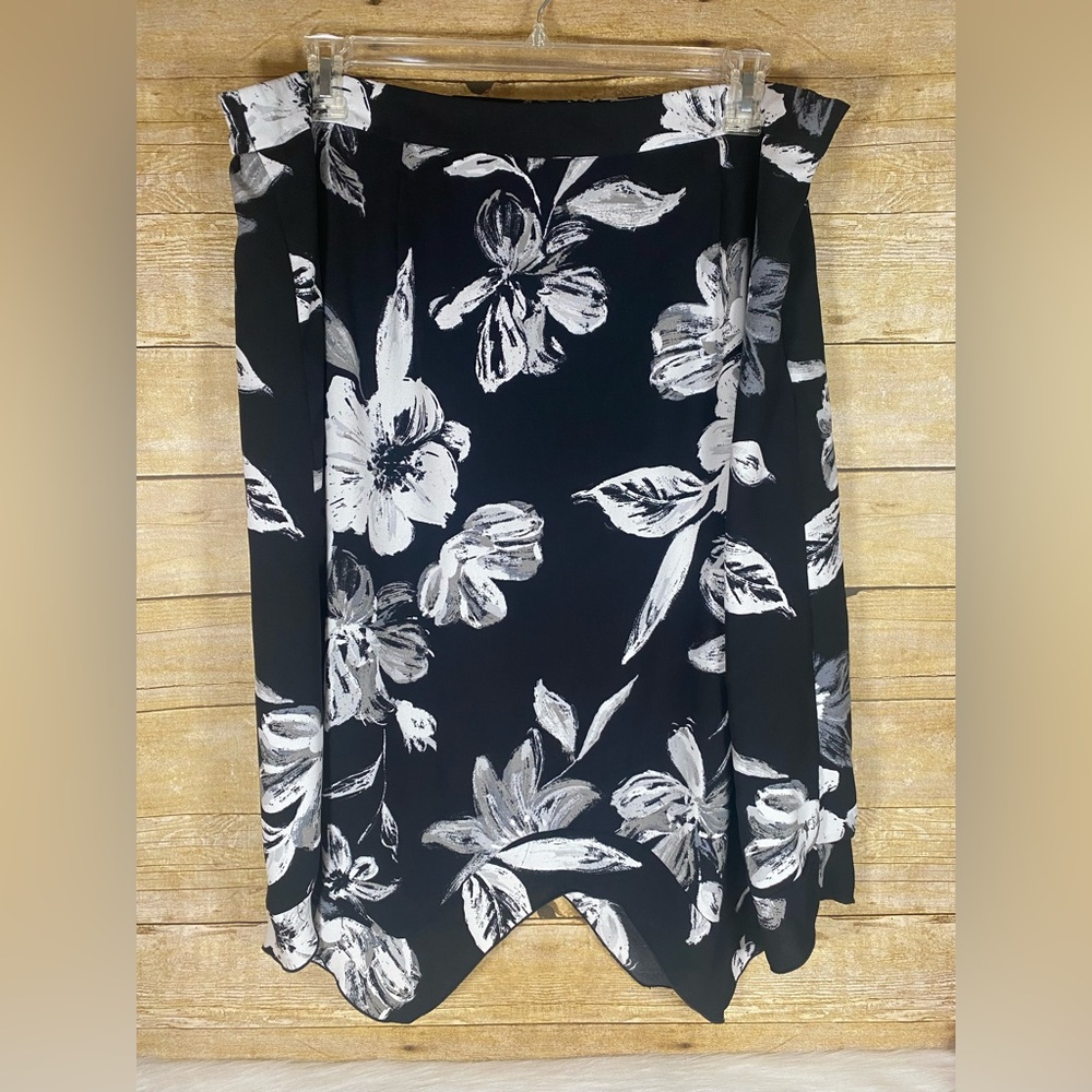 Zac Rachel Midi Skirt Size 2X Floral Black White Lined Casual